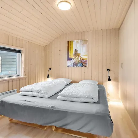 Dom wakacyjny Four-bedroom In Vaggerlose