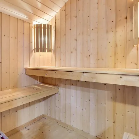 Stunning Home In Vaeggerlose With Sauna * Bøtø By