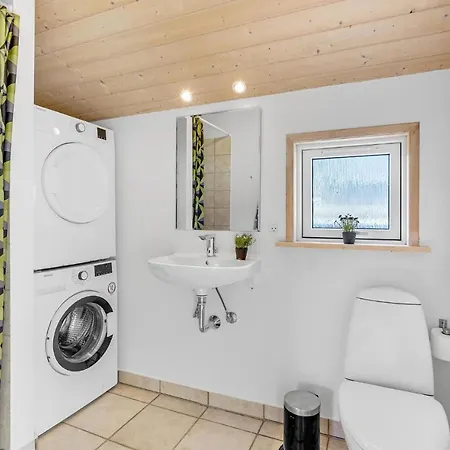 Dom wakacyjny Four-bedroom In Vaggerlose *