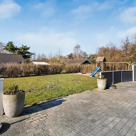 Dom wakacyjny Four-bedroom In Vaggerlose