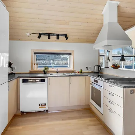 Four-bedroom In Vaggerlose Dom wakacyjny Bøtø By